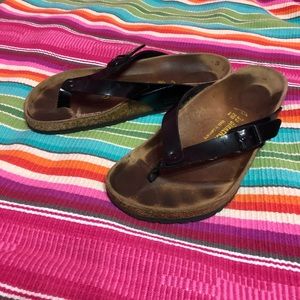 Black patent leather flip flop Birkenstocks 39-R